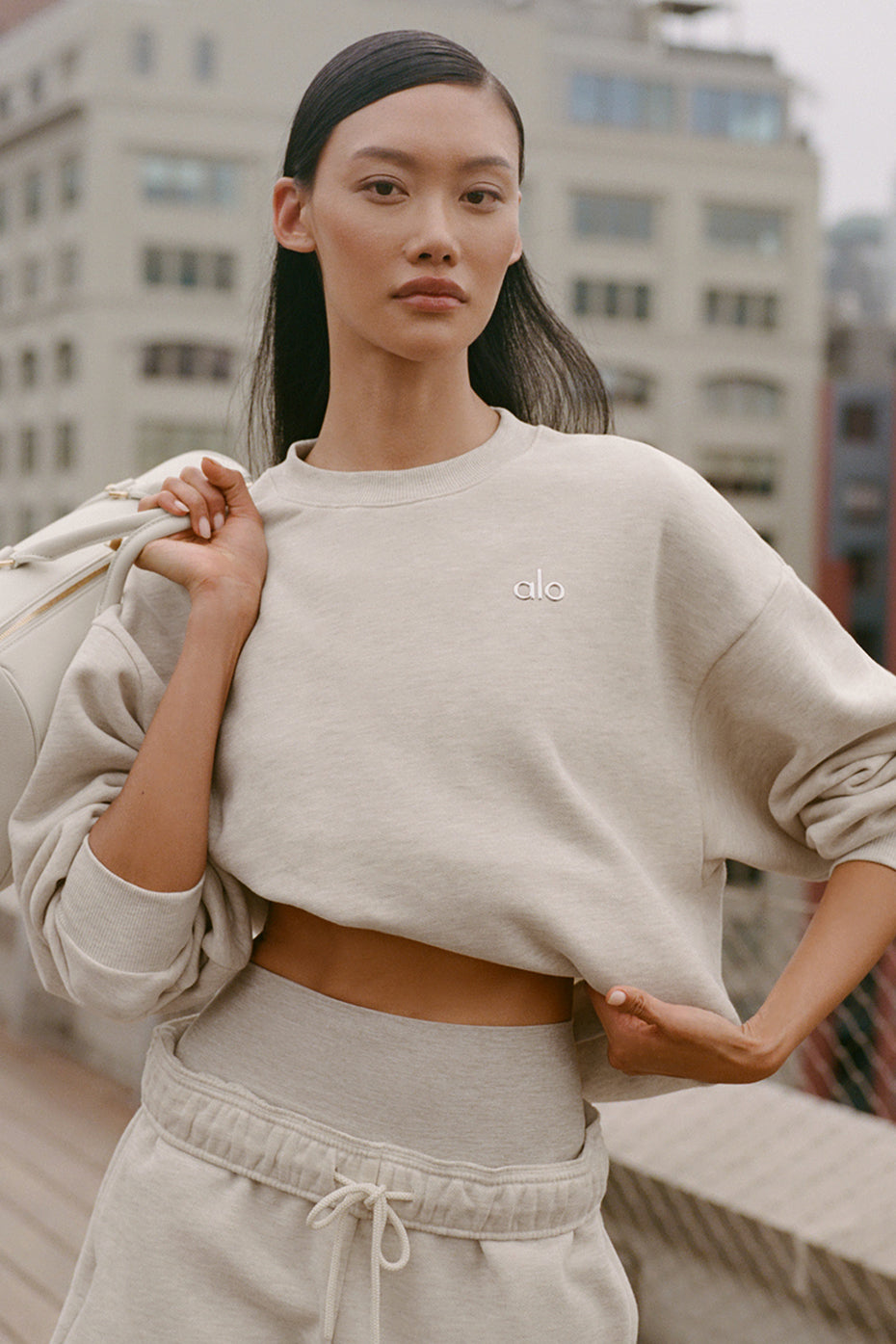 Alo Yoga Accolade Crew Neck Pullover in Oatmeal Heather